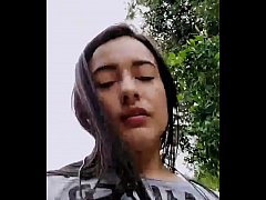  - Vanesa desnudándose en el parque