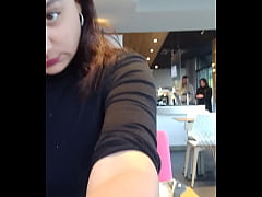  - Fille chaude, elle finit par se baiser dans un lieu public Nellyes