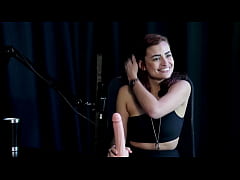  - Safada demonstra o seu boquete e chupa os peitos da Bia Hot - Kamilla Werneck (SHEER/RED)