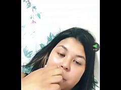  - Novinha peituda com marquinha na live