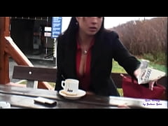  - Varakova è in un autogrill a caccia di clienti per scopare