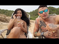  - EU E MINHA NAMORADA FOMOS NA PRAIA DE NUDISMO E TRAZAMOS NO MEIO DE TODO MUNDO.