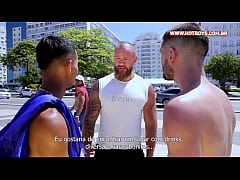  - Os novinhos cariocas fodendo o cú do turista russo