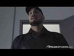  - Best Bodybuilders - Have You Seen That First Cock ? WOW