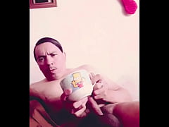  - Tomando cafe desnudo