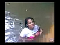  - Novinha metendo no rio