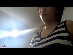  - Mi hermanastra me ayuda a desestresarme con una buena mamada