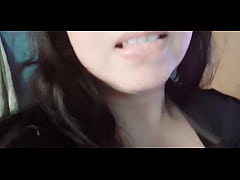  - En mi cuarto con buena música esperando que mi padrastro me meta su enorme verga