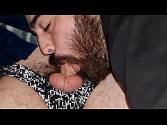  - Oso peludo le da de mamar a cachorro y le folla el culo (Short Video)