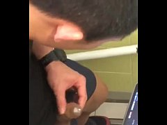  - Sục lén trong toilet Turned secretly masturbating boy
