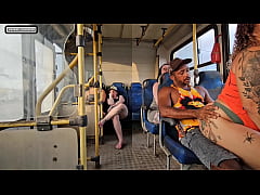  - MULHER CASADA DAR MOLE PRA UM CARA ESTRANHO DENTRO DO ONIBUS E TERMINA TRANZANDO COM ELE