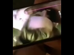  - Loira chupou dois bem gostoso e tomou leitada na cara