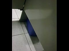  - gays cogiendo en los baños del metropolitano.Lima-Peru