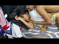  - mi hermanastra me provoca cuando esta acostada asi que me la follo hasta correrme en su coño