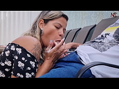  - Mamei e sentei em um desconhecido na sala de espera da clínica !