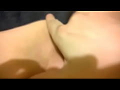  - PAJEANDOSE RIQUÍSIMO SU CONCHITA HUMEDA...ORGASMO