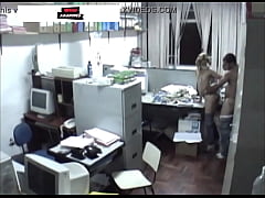  - Loira safada faz sexo com outro funcionário dentro de escritório contábil