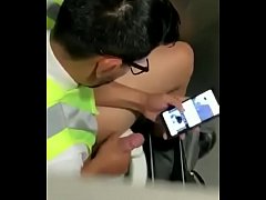  - Carinha de uniforme batendo uma