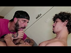  - Deixando o vizinho me mamar até gozar na boca dele. - Free