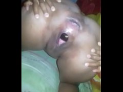  - Berenjena enorme dilata la vagina de mi negra