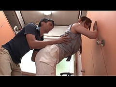  - https://bit.ly/3rMtXq8 下着が透けている女性のお尻に興奮してしまい、後をつけてみると…やがて女はその事に気づき、我慢した性欲が弾けて漏れだす！パート1。