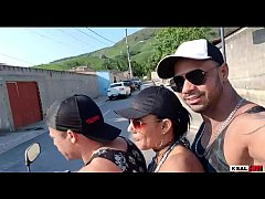  - Ksal hot vai para praia curtir um lual, e acaba tudo com muita putaria e gang bang, chegando em casa  a safada da Danny hot pedi mas piroca no teu cuzinho, e leva mais um amigo