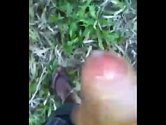  - Homem do interior bateu punheta no mato
