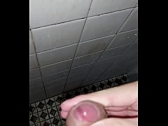  - 半夜睡不著去廁所尻一發