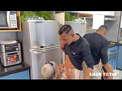  - Vizinho Hétero Casado, veio pedir um copo de Leite, e saiu com o rabo cheio !!!