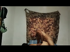  - padrastro pervertido le folla el culo a la puta de su hijastra mientra esta en video llamada con su novio y hace que se trague el semen