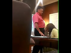  - Haciendo bien su trabajo la secretaria