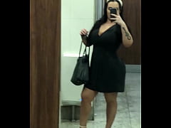  - Angel Lima se masturbando no shopping com plug no cuzinho