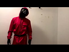  - The security guard from the "SQUID GAME" jerks off while no one sees