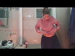  - Camara oculta mi hermanastra duchandose