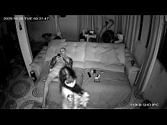  - Câmera de segurança flagra enteada dando pro padrasto.