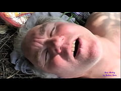  - La troia vede due anziani scopare nell'aperta campagna e si unisce a loro