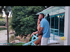  - Mara y Thomas deciden follar en el balcon de su casa para que todos sepan lo que gusta hacer