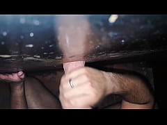  - COM MUITO TES&Atilde;O SERVINDO AOS MACHOS NO GLORY HOLLE&period;