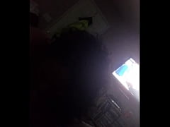  - Edna le pone el cuerno a su esposo