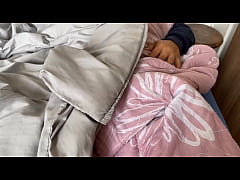  - O hétero curioso do apartamento compartilhado entra no meu quarto enquanto eu estava deitado, se ecita com penes duro e goza tocando - FULL SHEER.COM