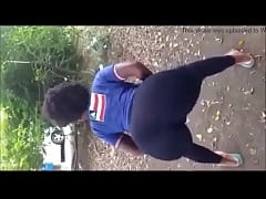  - Negra gostosa sentando forte