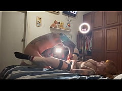  - Bastidores, casal Pitbull Porn e Lunna Geek comem ruivinha peituda gostosa.