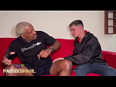  - Padastro Pauzudo sentando pau no novinho