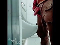 - Pillado en baño público