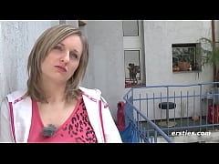  - Ersties: Süße Maus aus Nürnberg verwöhnt sich vor Kamera