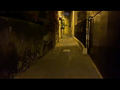  - Dans une ruelle de Nice, Il me prend et me rempli ma chatte, après le cinema !