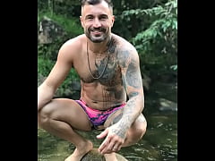  - Conheça o paraíso do lutador de MMA Allan Guerra Gomes paraíso onde eu vivo de sunga pelado e muita chuva de prata ao ar livre com muita sensualidade e veja meus pés
