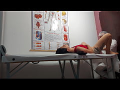  - Ginecologista enfia dedo no cu e fode paciente!