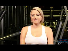  - Big round ass fitness blonde doing a good butt workout