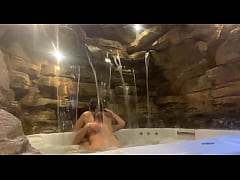  - CASAL CURTINDO A LUA DE MEL NO MOTEL ESPOSA SE ACABANDO NA PICA